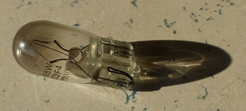 vRone-12V-5W-W5W-Ruecklicht.jpg