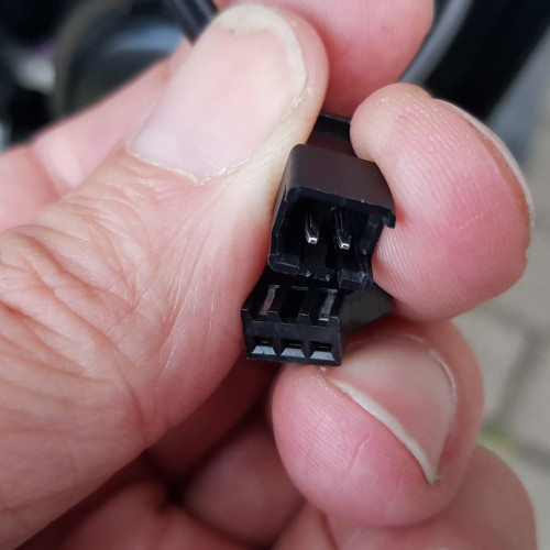 20190620_204914 CUX oben Stecker vom USB-Modul, unten Ausgang des Wandlers.jpg