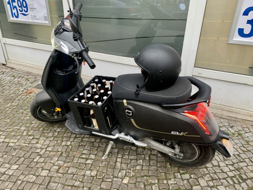 scooter-mit-kasten.jpg