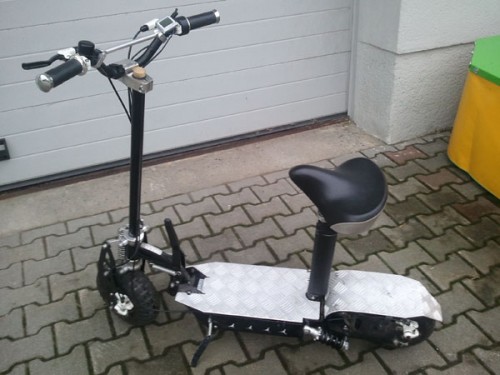 Scooter mit Sitz.jpg