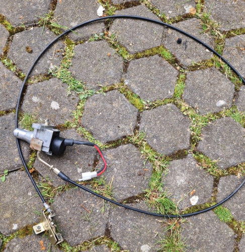Komplette_Zündschlosseinheit_mit_Sitzriegel.JPG