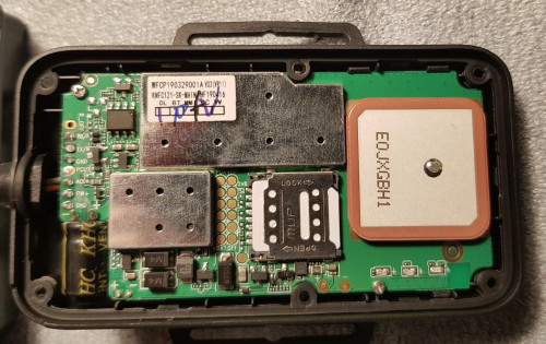 20190710_184054 Funkmodul Vorderseite mit SIM-Karte und GPS.jpg
